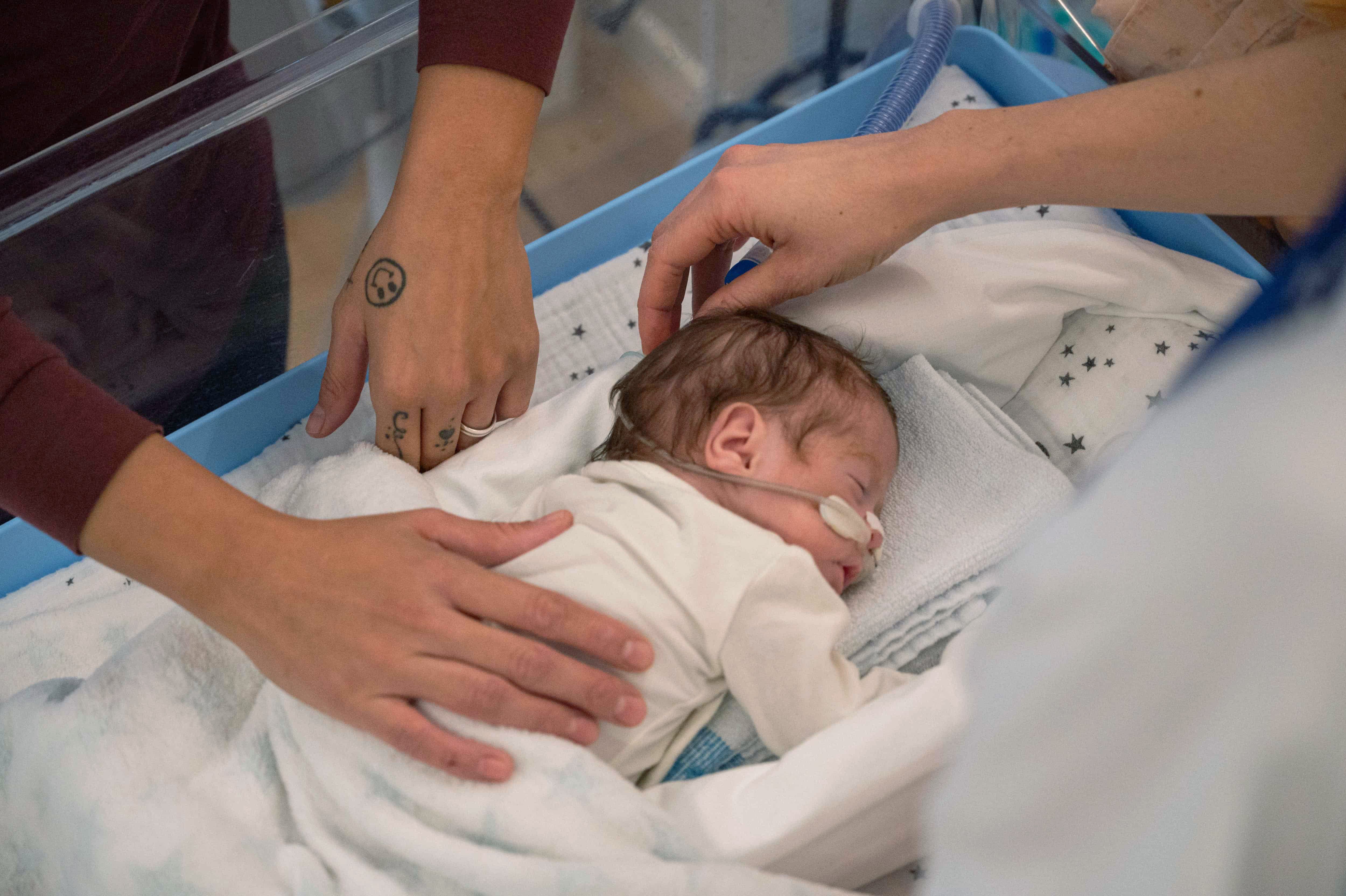 Bebé en neonatologia